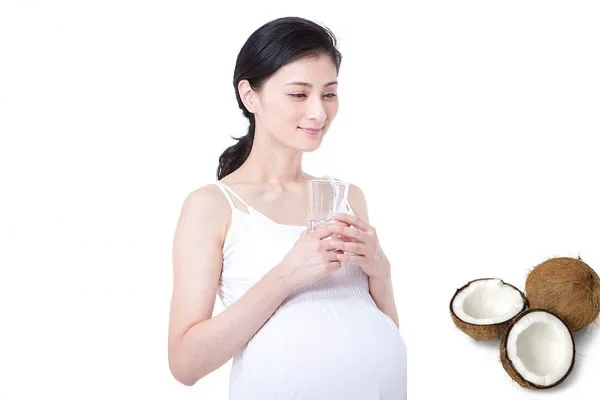 Mẹ bầu cần lưu ý gì nếu muốn uống nước dừa trong thời gian mang thai?