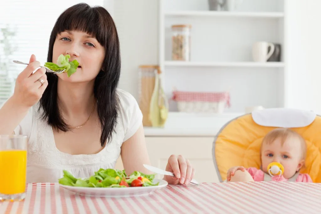 Top 10 những loại rau tốt cho phụ nữ sau sinh: khỏe cho mẹ, lợi cho bé