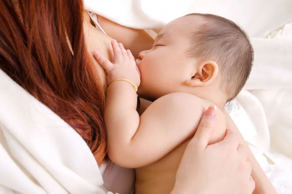 Một số cách kích sữa sau sinh mổ